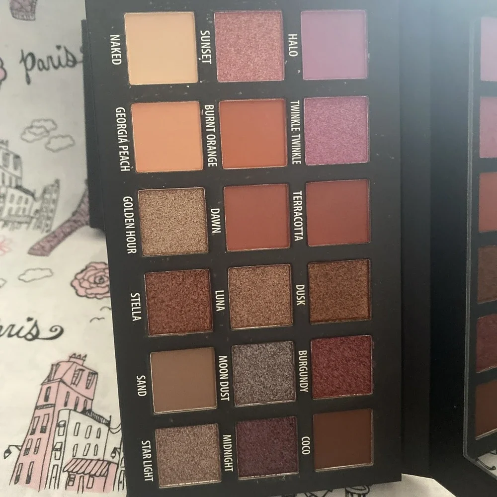KAB COSMETICS‎ Day & Night Eyeshadow Palette 0.76 oz 18 Shades